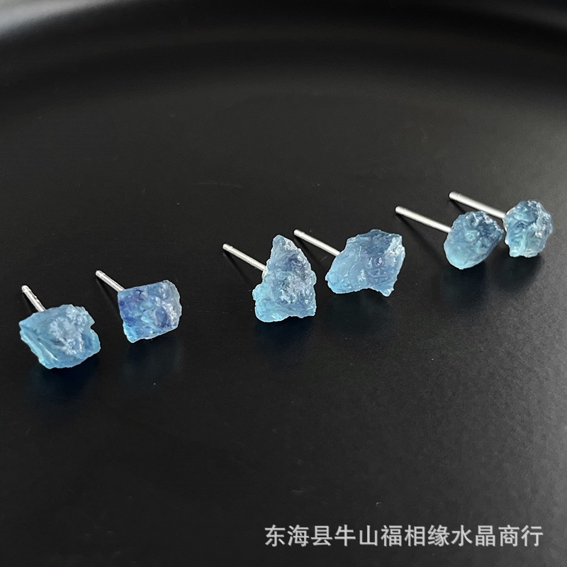 海蓝宝耳钉 天然蓝色水晶海蓝宝石原石不定形耳钉s925银耳针-阿里巴巴