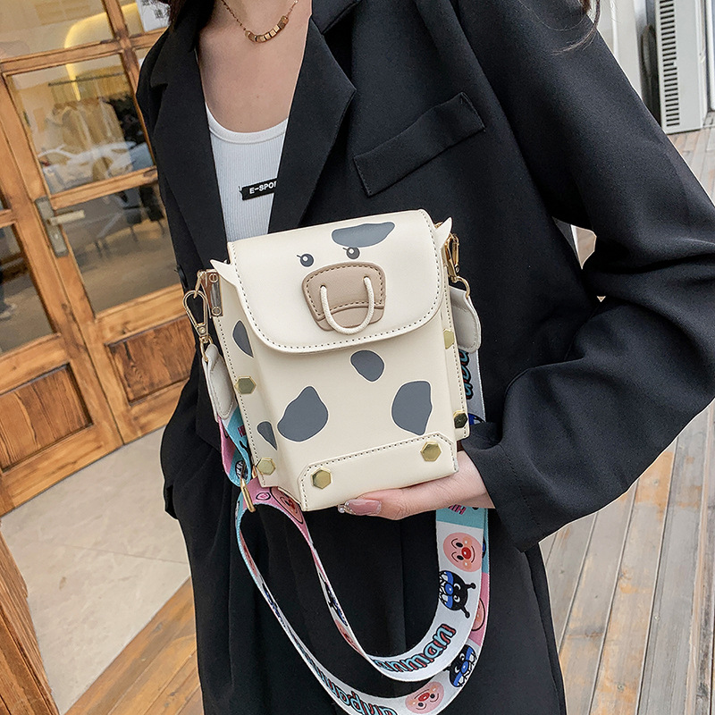 批发抖音同款奶牛盒子包包可爱创意牛奶单肩斜挎包丑萌搞怪少女心