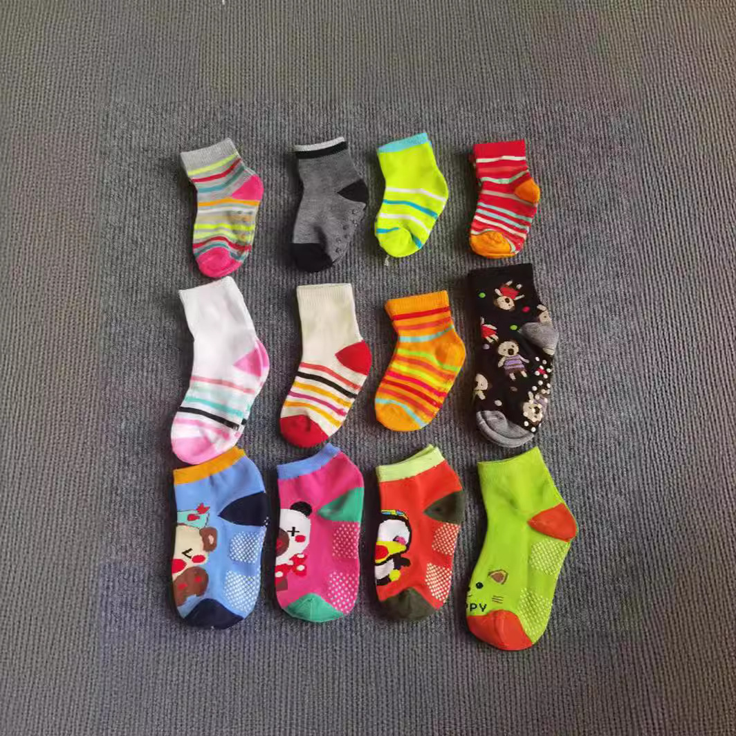 批发儿童袜子颗粒点胶防滑袜地板袜游乐园专用赠品一次性宝宝袜子