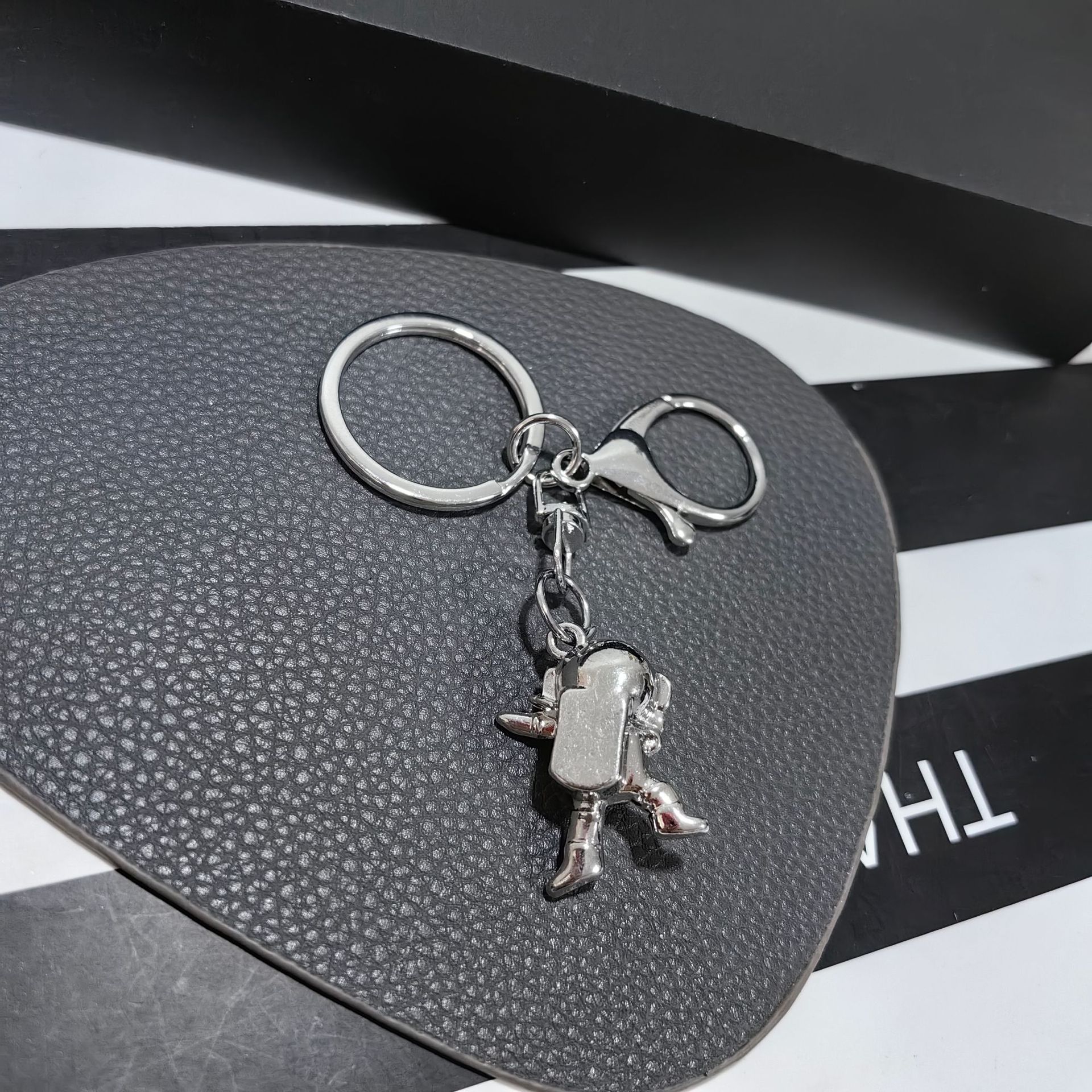 Cross-Border Creative Personalized Spaceman Flight Backpack Astronaut Keychain Metal Key Small Pendant Key Ring