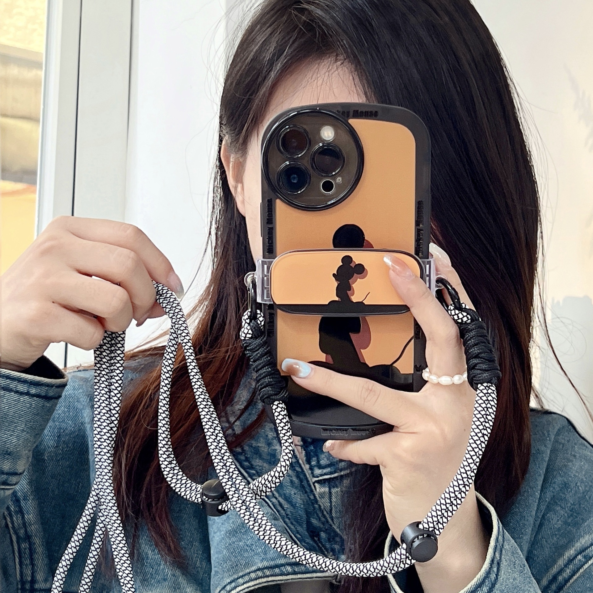 米奇老鼠适用苹果15手机套卡通iphone14背夹13promax斜挎12挂绳壳