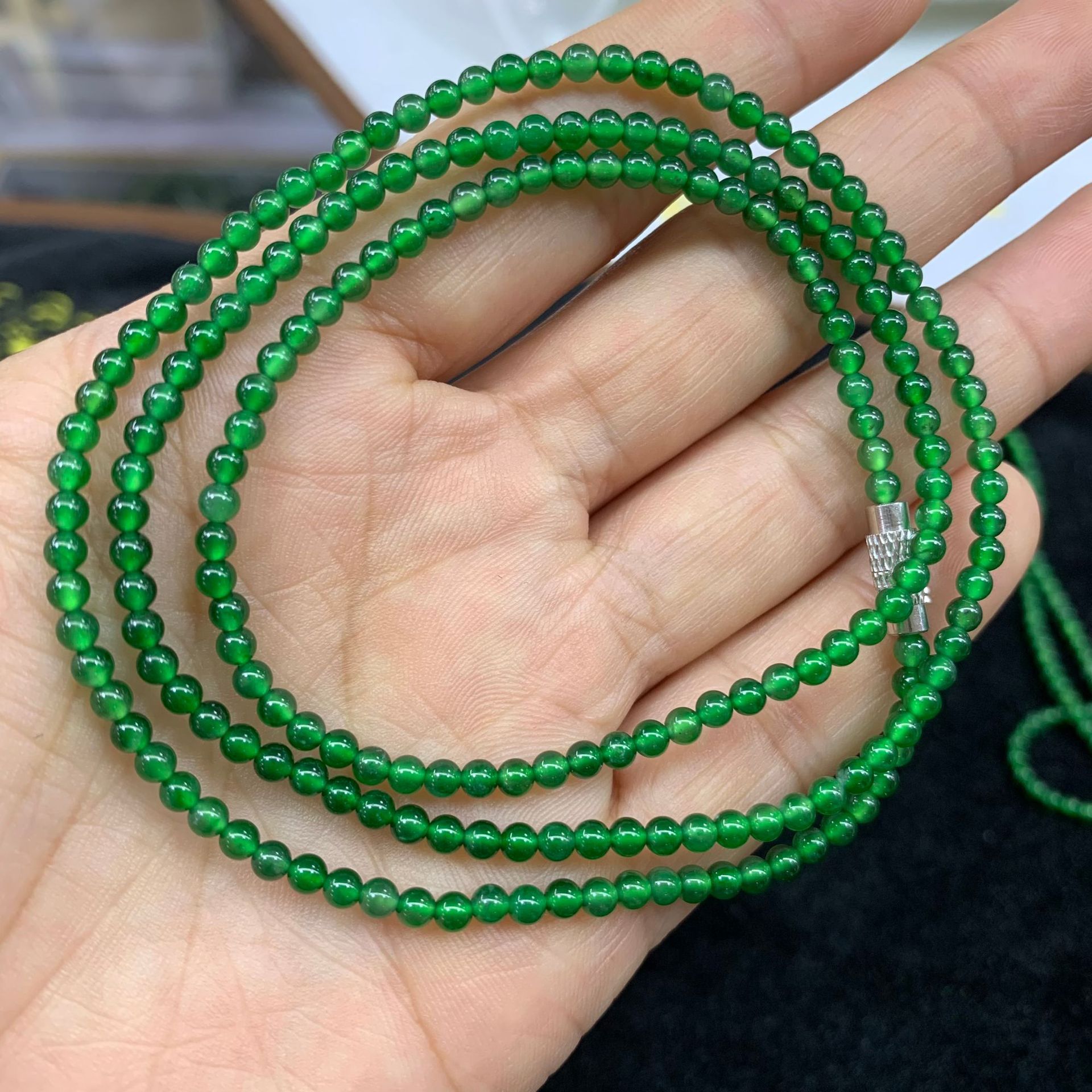 厂家批发 天然a货玉石毛衣链男女款念佛珠链 阳绿小米珠 翡翠项链