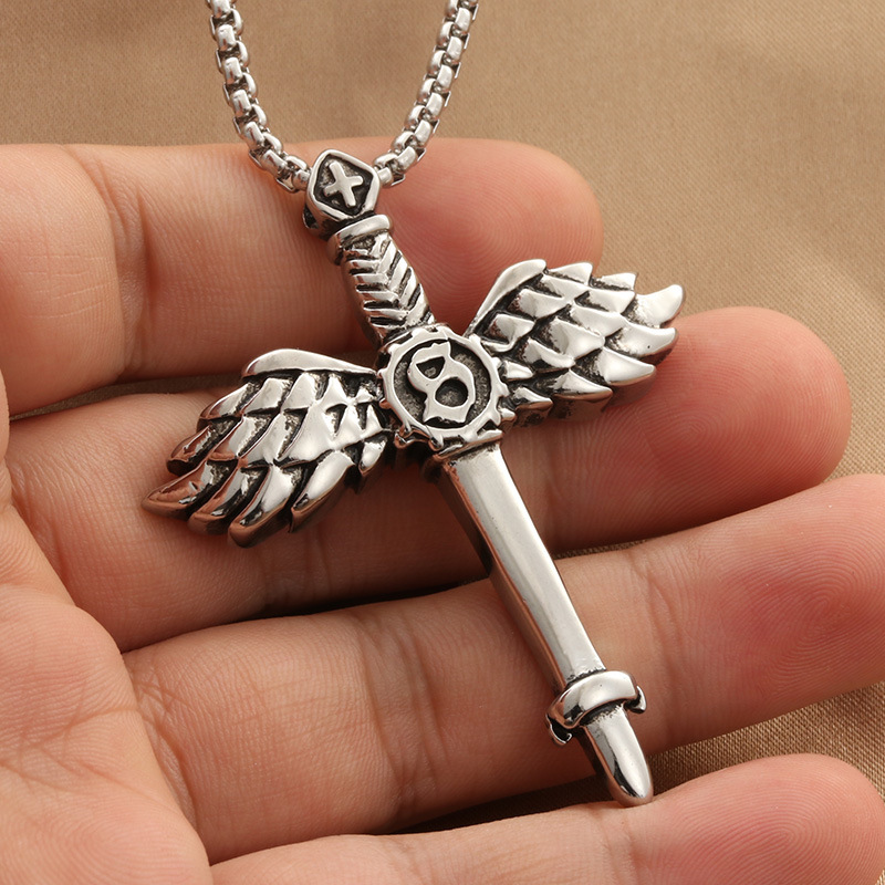 欧美钛钢羽翼剑项坠个性朋克复古潮男翅膀剑不锈钢吊坠厂家直供
