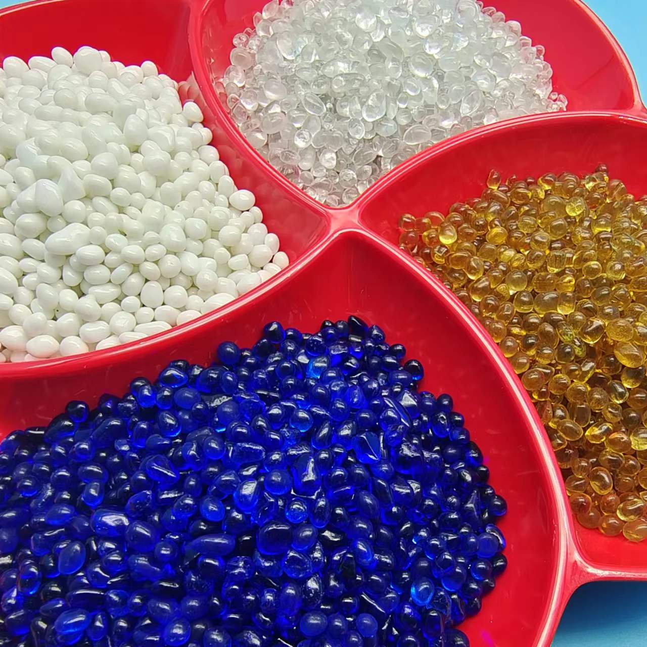 供应彩色实心玻璃微珠 喷砂喷丸抛光研磨磨料玻璃珠道路反光标线