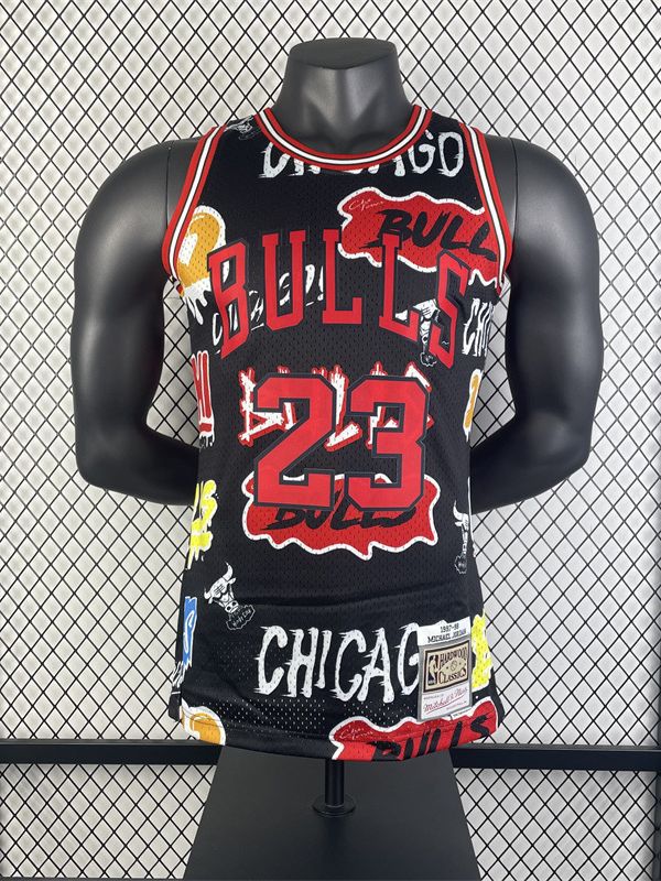 mn热压复古球衣:sw 公牛队 97/98赛季 涂鸦 23号 乔丹运动nba球衣