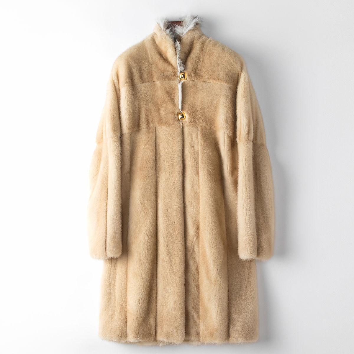 少量服饰海宁2024春季新品高档裘皮大衣女狐狸毛领整貂真皮草外套