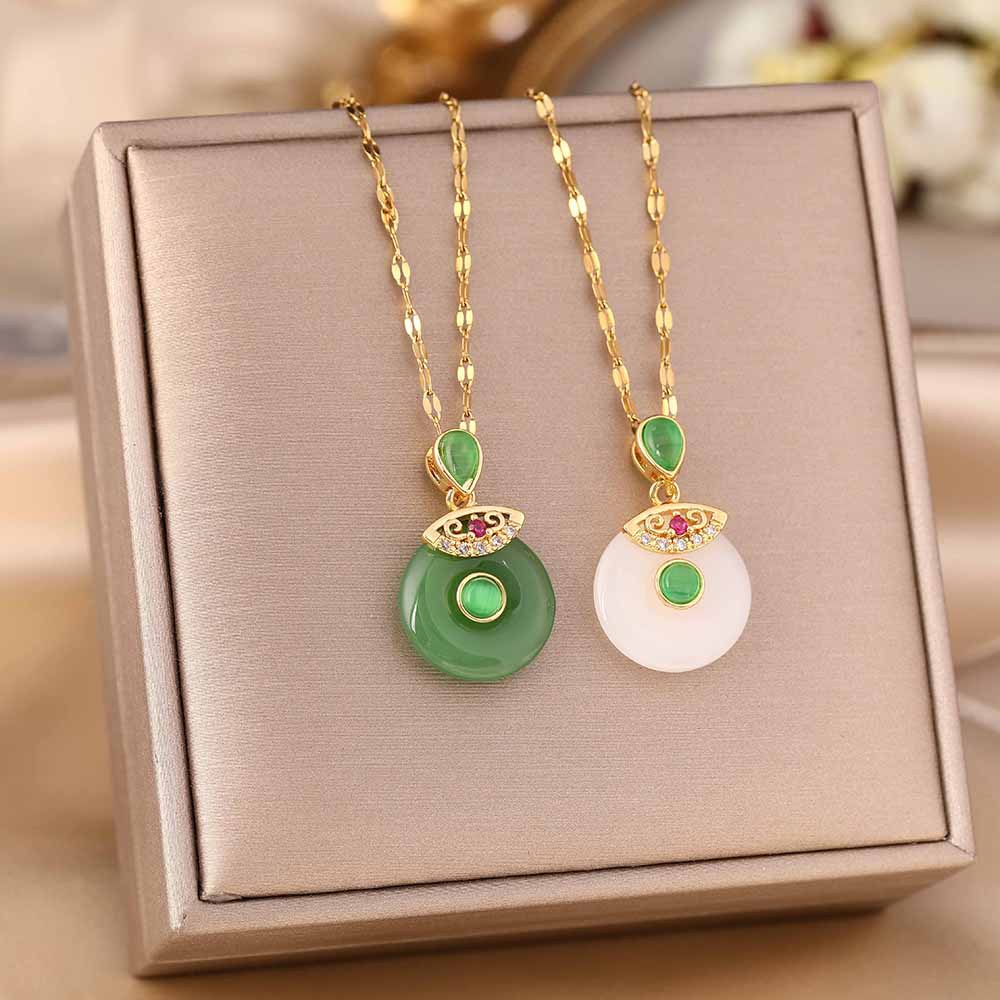 白玉髓平安扣项链女复古金镶和田玉吊坠不掉色钛钢锁骨链轻奢颈链