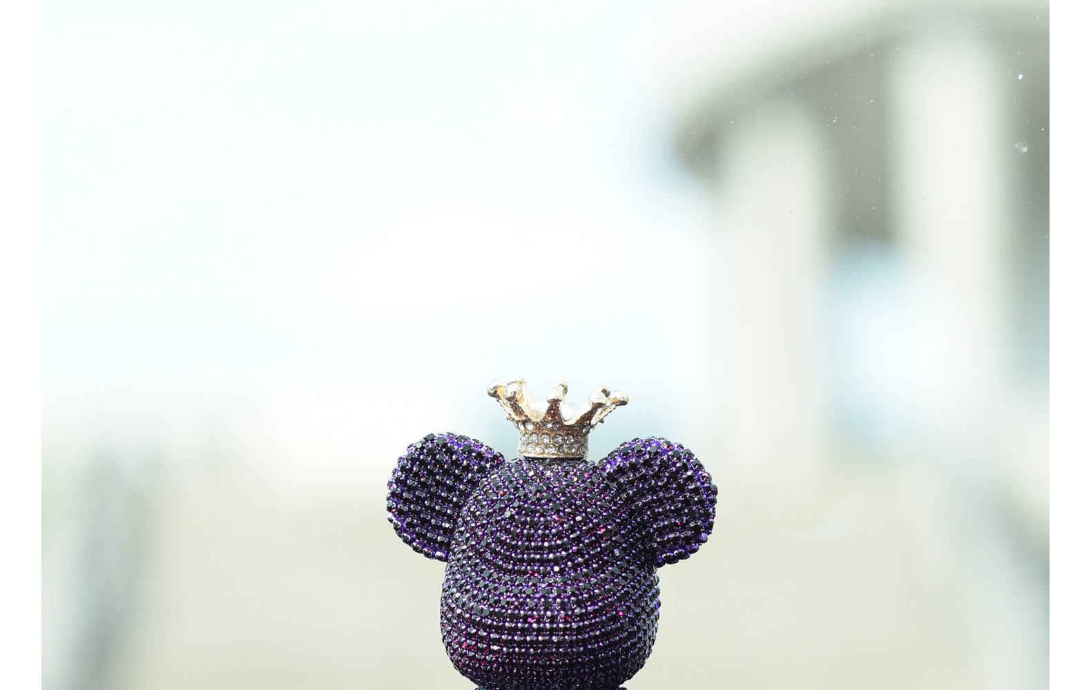 镶钻汽车摆件暴力熊车载香薰车内饰品创意大头熊车载摆件香水装饰