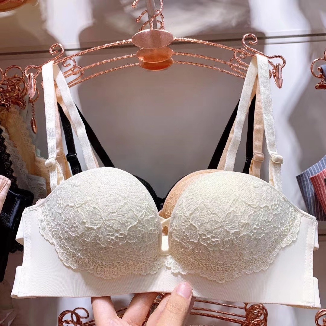 3318防滑橡胶半杯 蕾丝防滑奇迹简约交叉美背立体文胸内衣