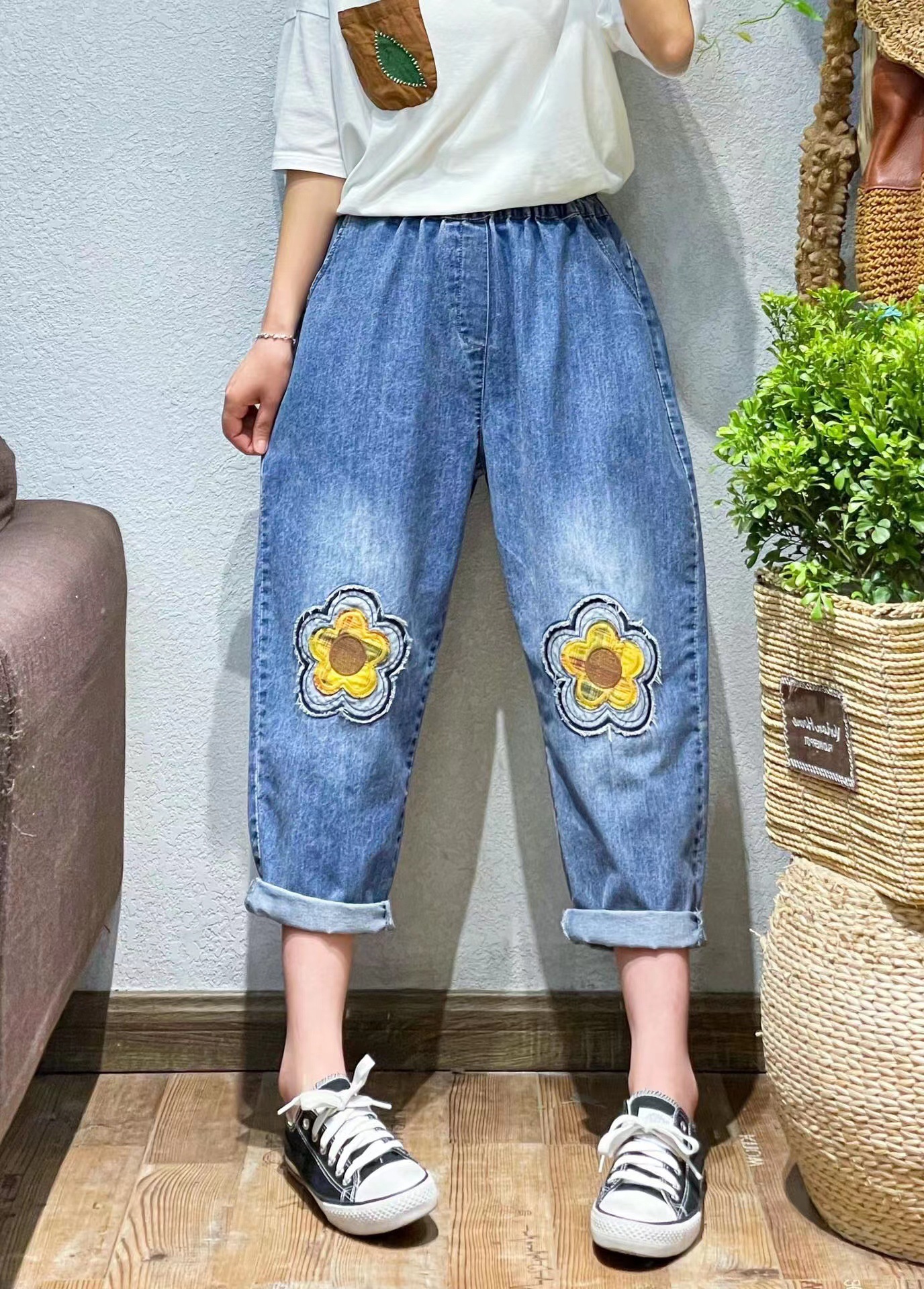 文艺夏季新款显瘦磨白绣花松紧腰牛仔水洗直筒裤2022夏季新款女裤