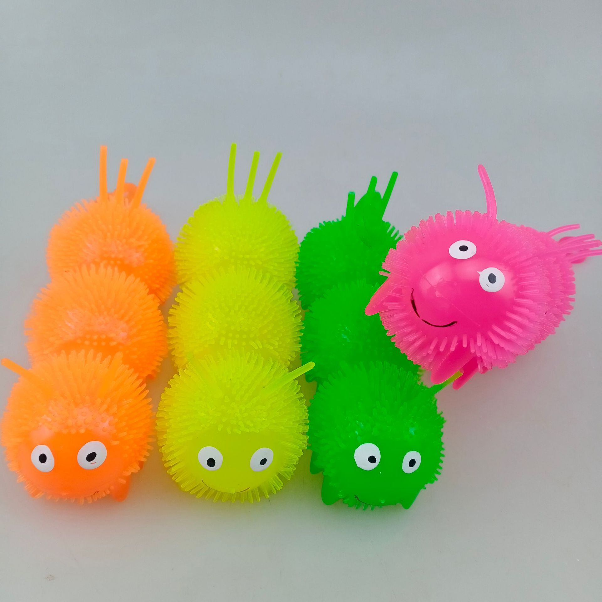 2元批发 儿童玩具 发光 皮响  毛毛虫玩具  弹力 玩具 会叫球二元