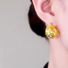 欧美时尚新款镂空花篮耳环镶钻半球形耳扣女士通勤耳环流行金色耳