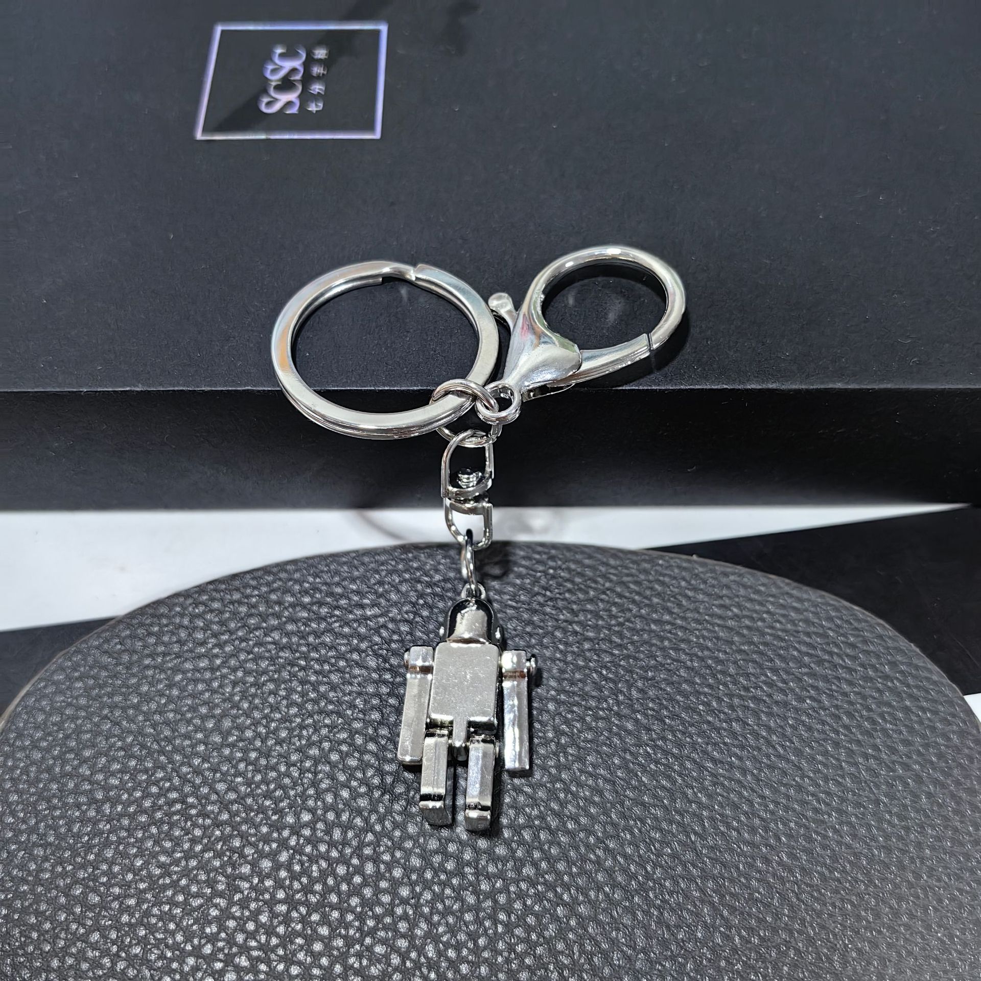 Cross-Border Hot New Robot Limbs Movable Keychain Pendant Cartoon Bag Car Key Chain Hanging Ornaments