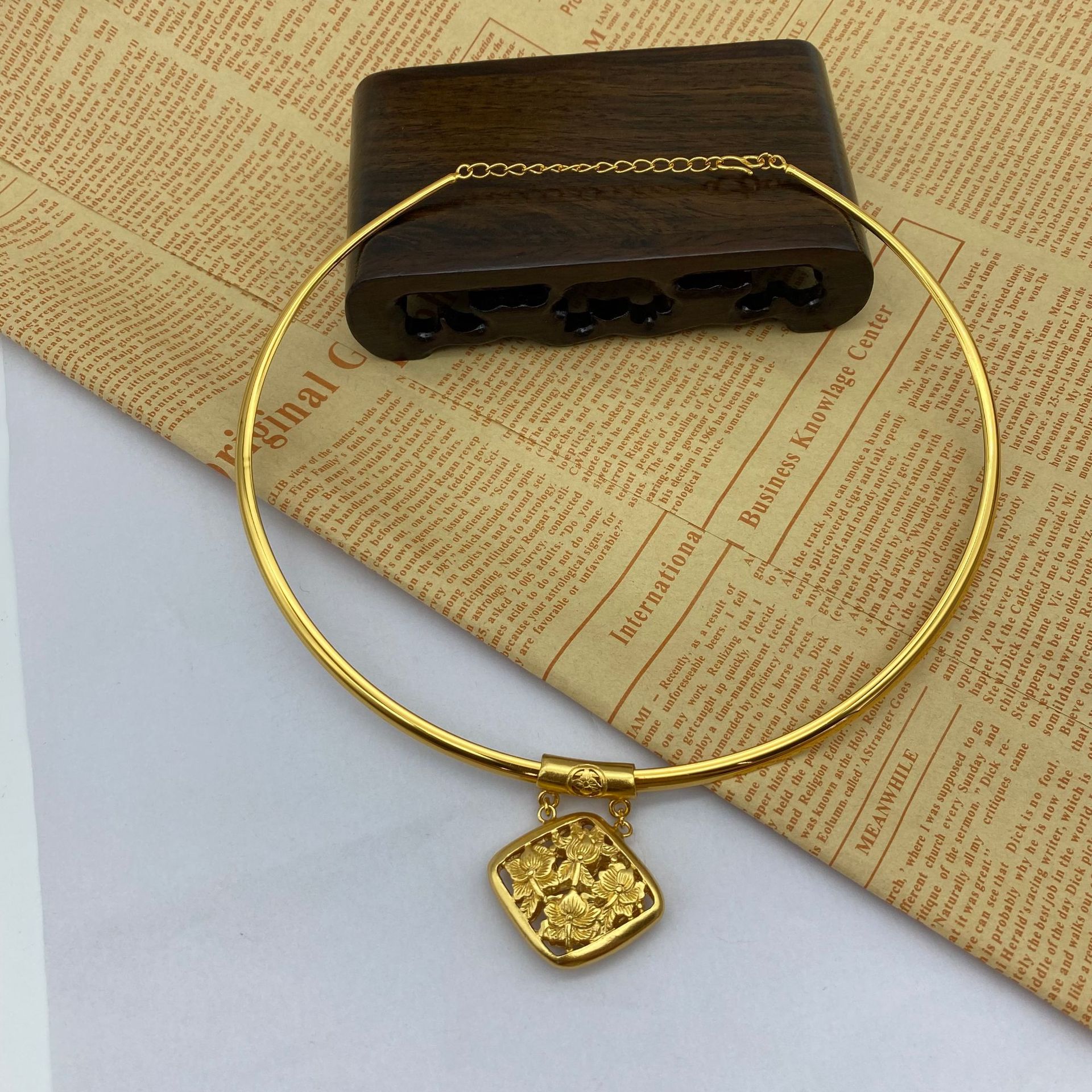 錾刻莲花锁足银项圈文艺复古风汉服配饰小众款明制个性风男女项圈