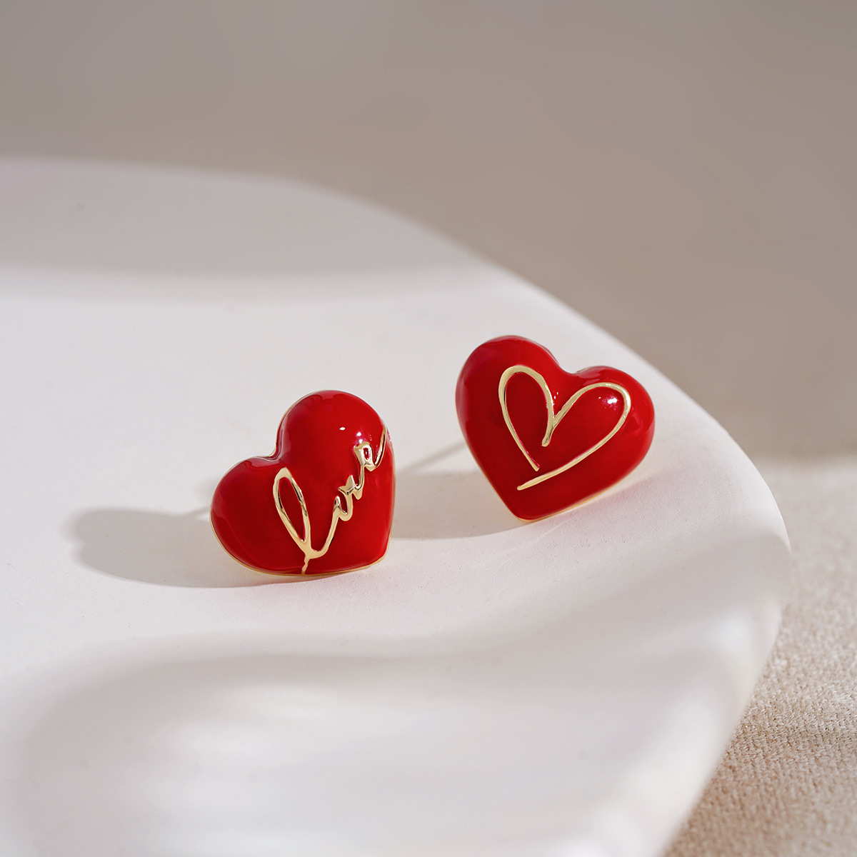 红色桃心耳钉特别设计感高级感新年耳环复古港风韩系甜美心心耳饰