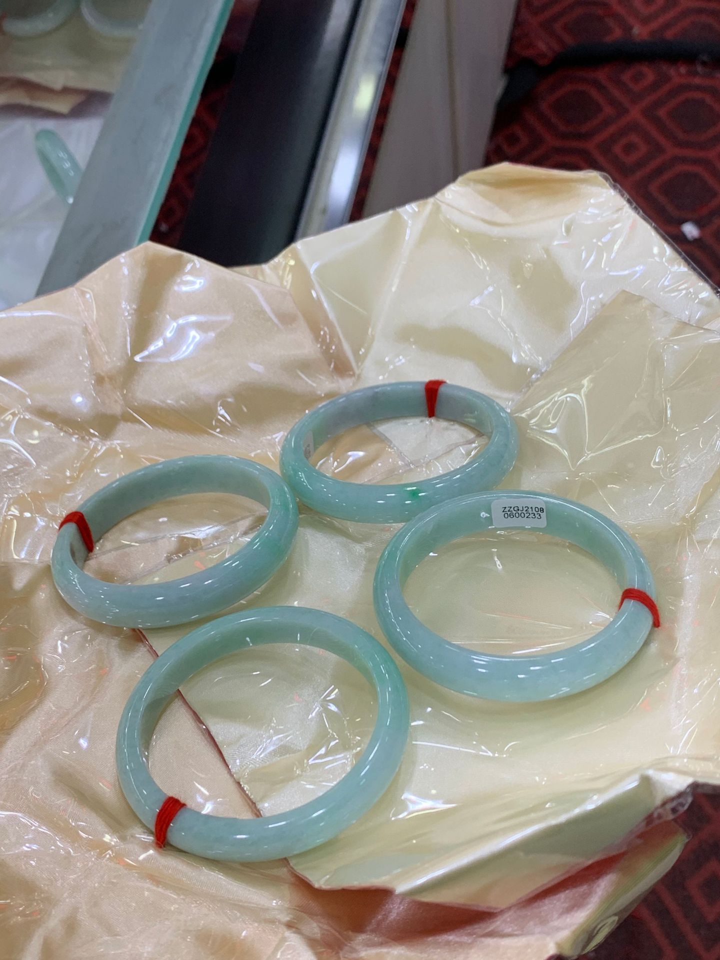 翡翠厂家直供批发 缅甸a级玉器天然冰糯淡绿飘花手镯直播带货源头