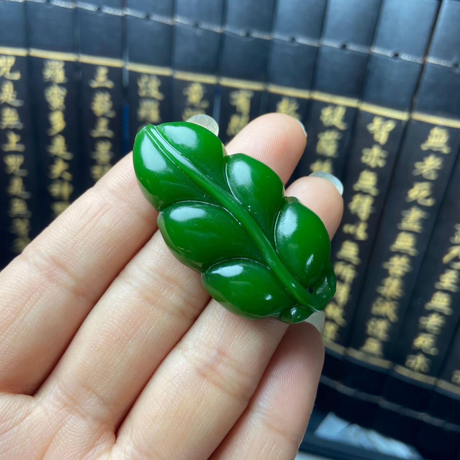 新疆外蒙料和田玉碧玉吊坠金枝玉叶吊坠树叶子玉批发