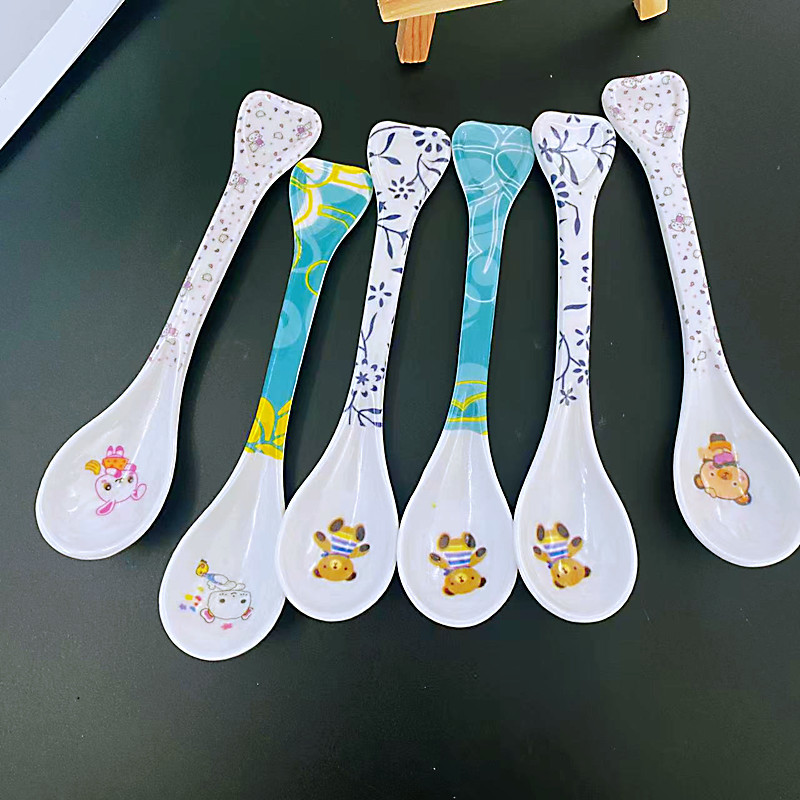 爱心手柄塑料印花勺子  儿童吃饭喂饭勺子  1元店地摊货源批发