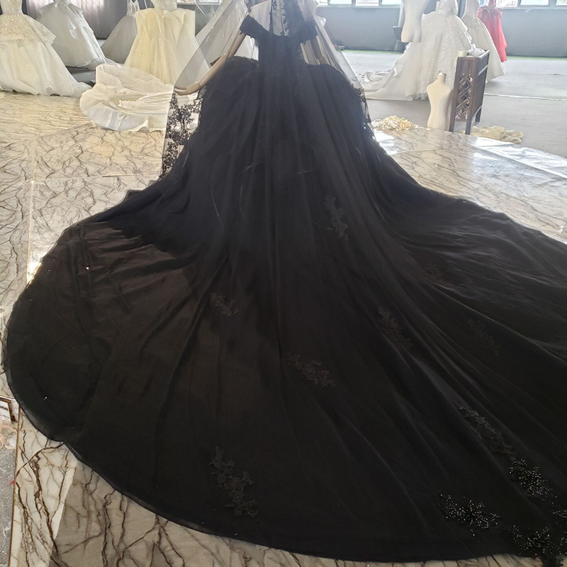 2021秋季新款暗黑风一字肩蕾丝v领黑色露背拖尾婚纱wedding dress