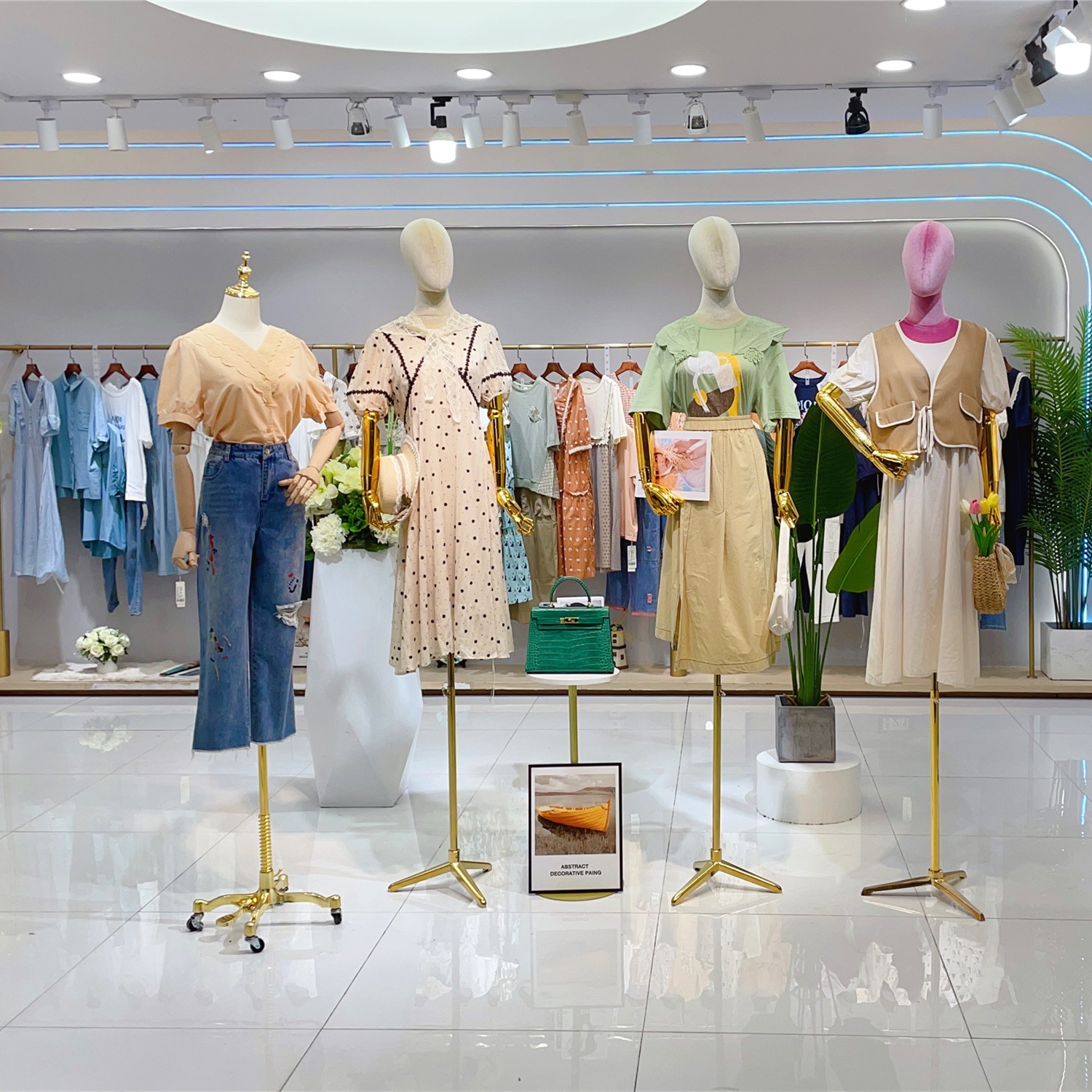 画梦羽2023夏装连衣裙尾货批发品牌撤柜折扣女装一手货源依目了然