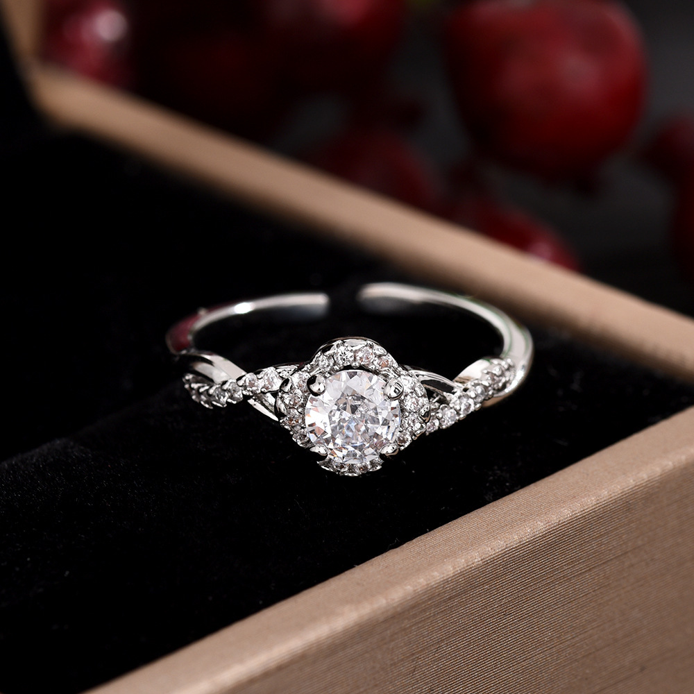 新款简约时尚扭臂微镶90分仿真锆爪镶嵌单钻女款花俏戒指优雅简单