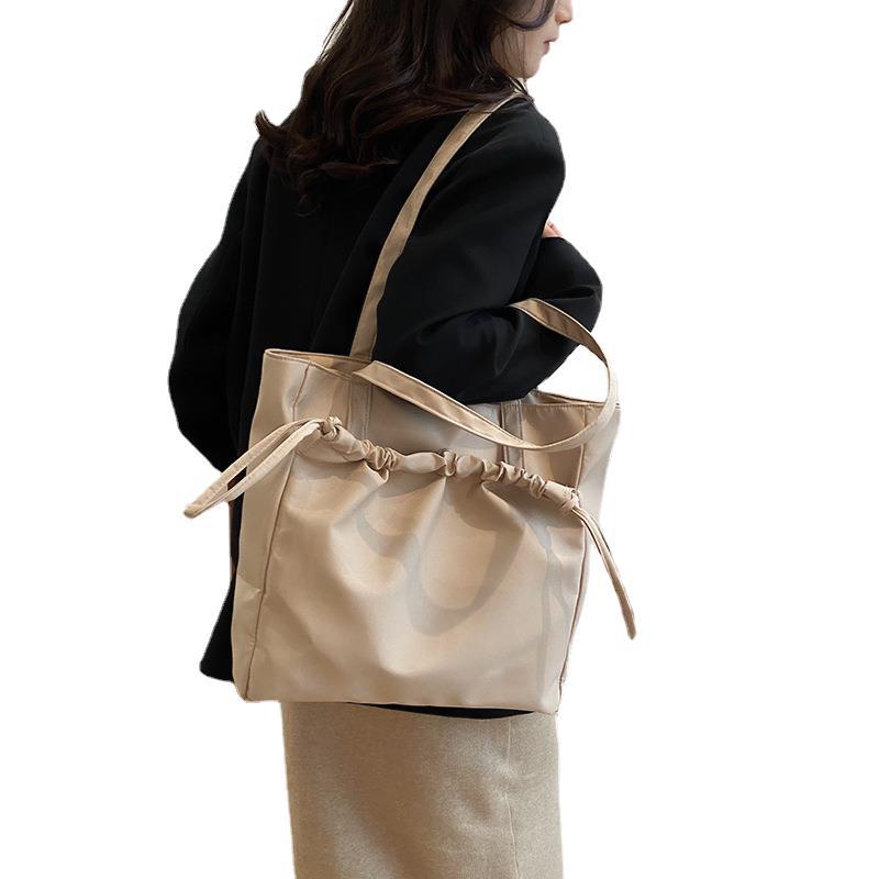 韩版小众设计OL通勤女士单肩包百搭休闲纯色抽绳大学生手提包女潮