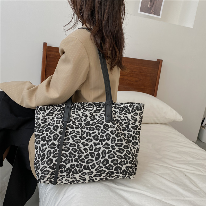 New Autumn and Winter Women's Bags 2021 Korean Style Fashionable Large Capacity One-Shoulder Bucket Bag Texture Trendy Leopard Print Tote Bag