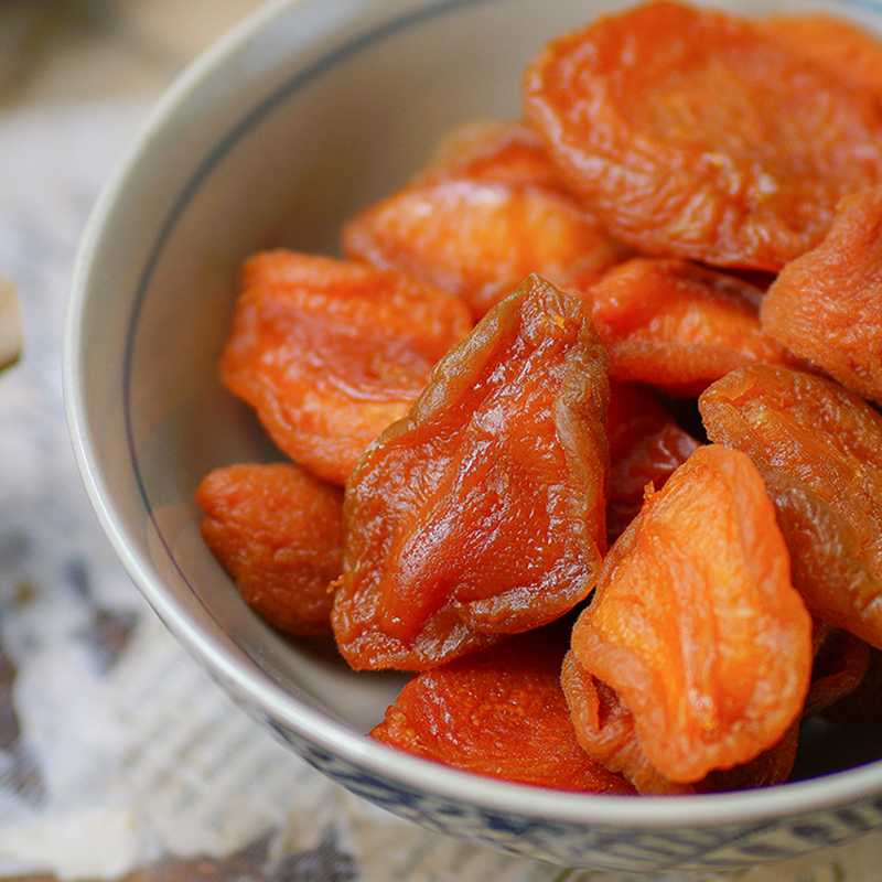 红杏脯 黑布林干 李子果干无核布朗 酸甜 每一颗都要细嚼 等一味