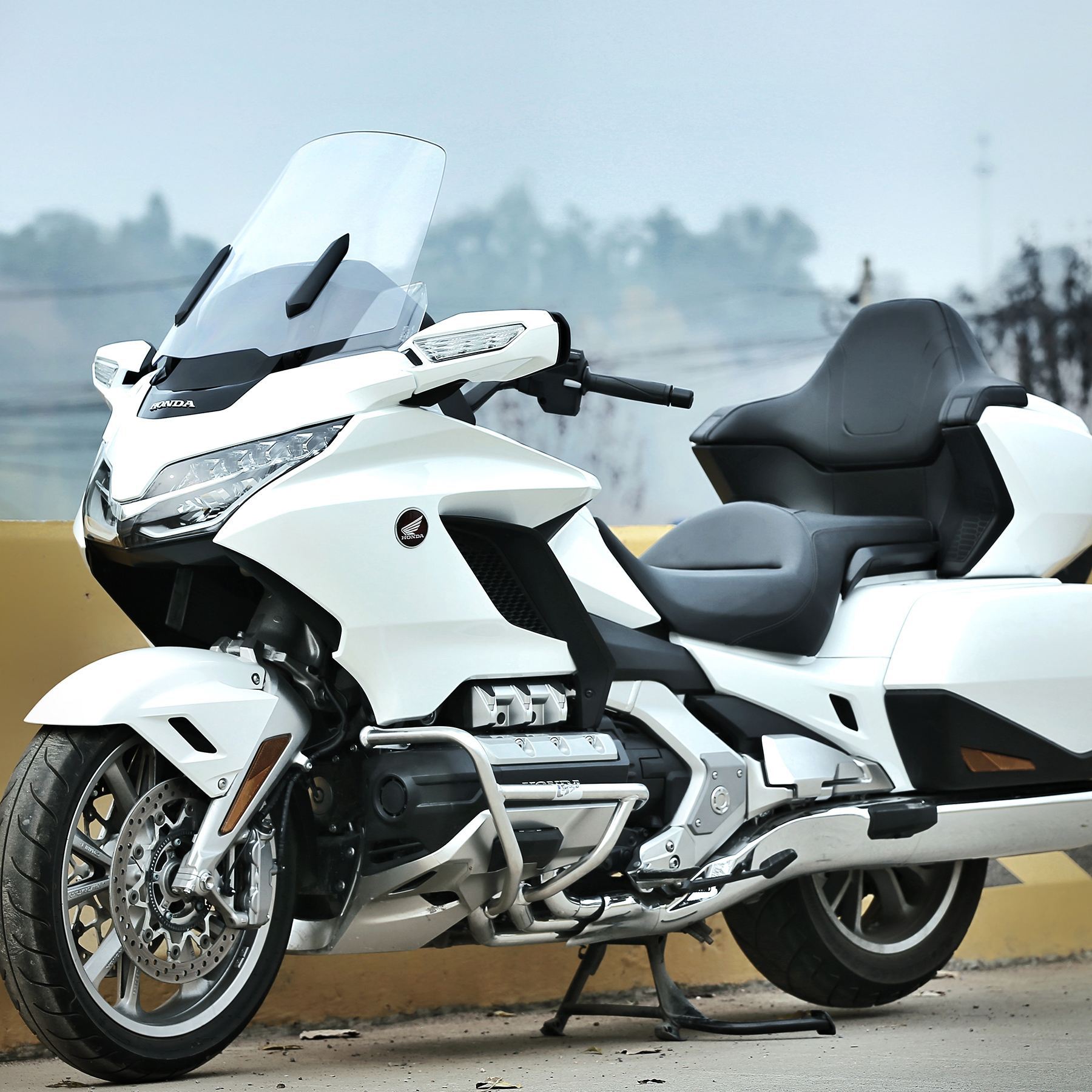 适用gl1800金翼1800 f6c 18-20年 发动机护杠保险杠保护架防摔杠