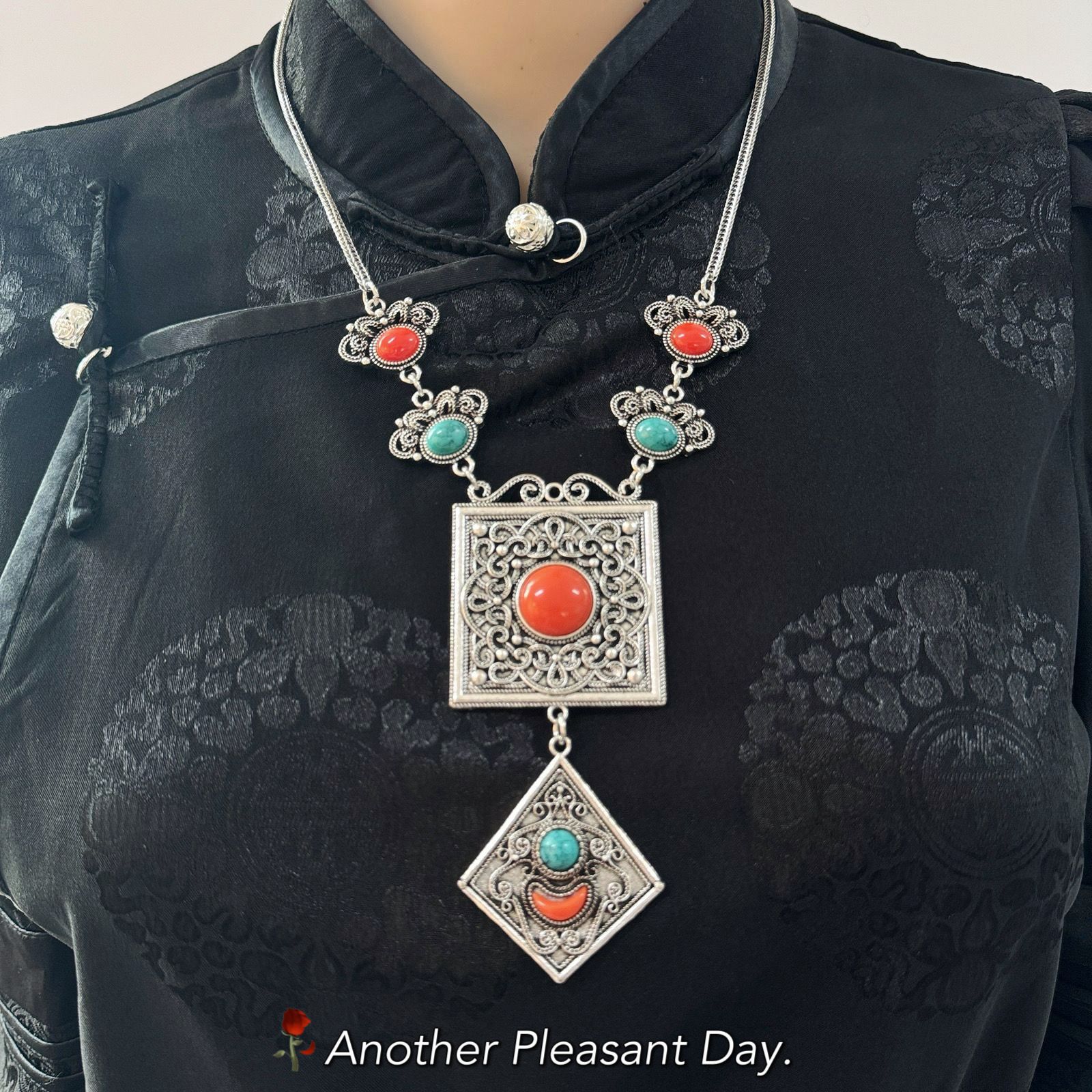 蒙古元素饰品镶嵌松石錾刻花丝民族风吊坠项链复古日常百搭-阿里巴巴