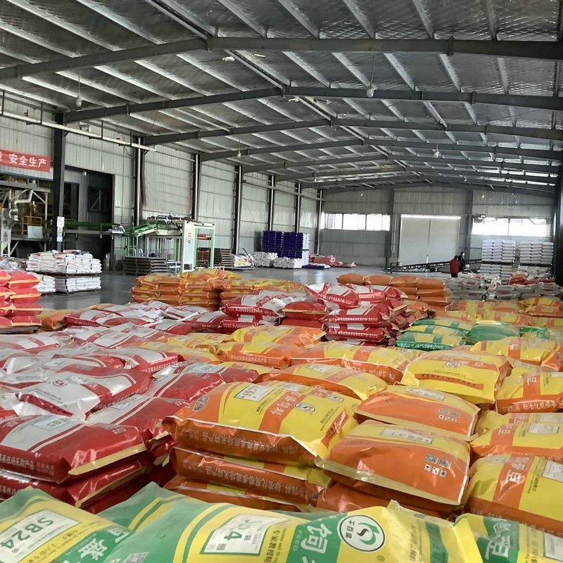 批发小鸡母鸡蛋鸡饲料猪预混料出口动物饲料直供养殖场批发厂家