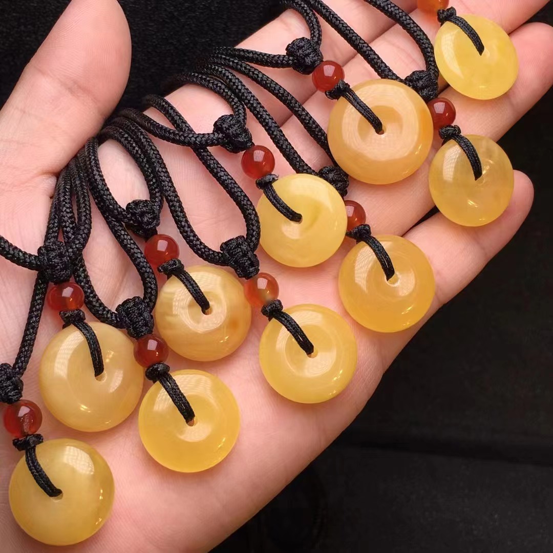 天然俄料蜜蜡平安扣吊坠鸡油黄蜡质饱满形状饱满纹路漂亮宇涵珠宝