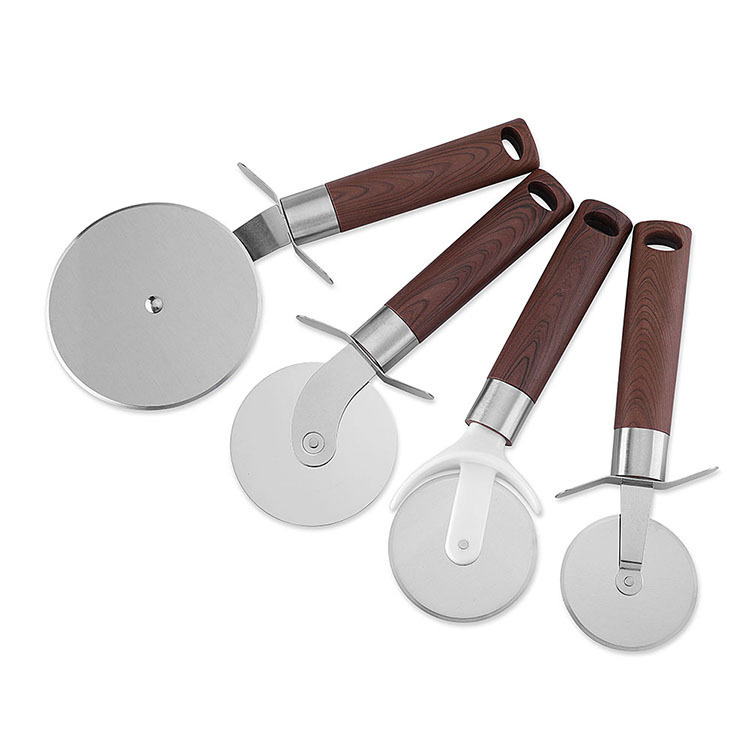 不锈钢披萨刀轮刀披覆木纹柄轮刀烘焙工具滚刀圆形比萨介饼滚轮刀