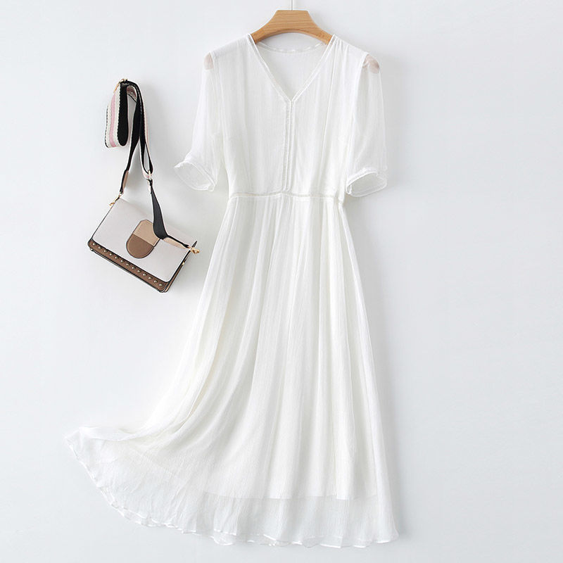 白色冰丝连衣裙女中长款2022新款妈妈夏装时尚雪纺沙滩裙大码长裙