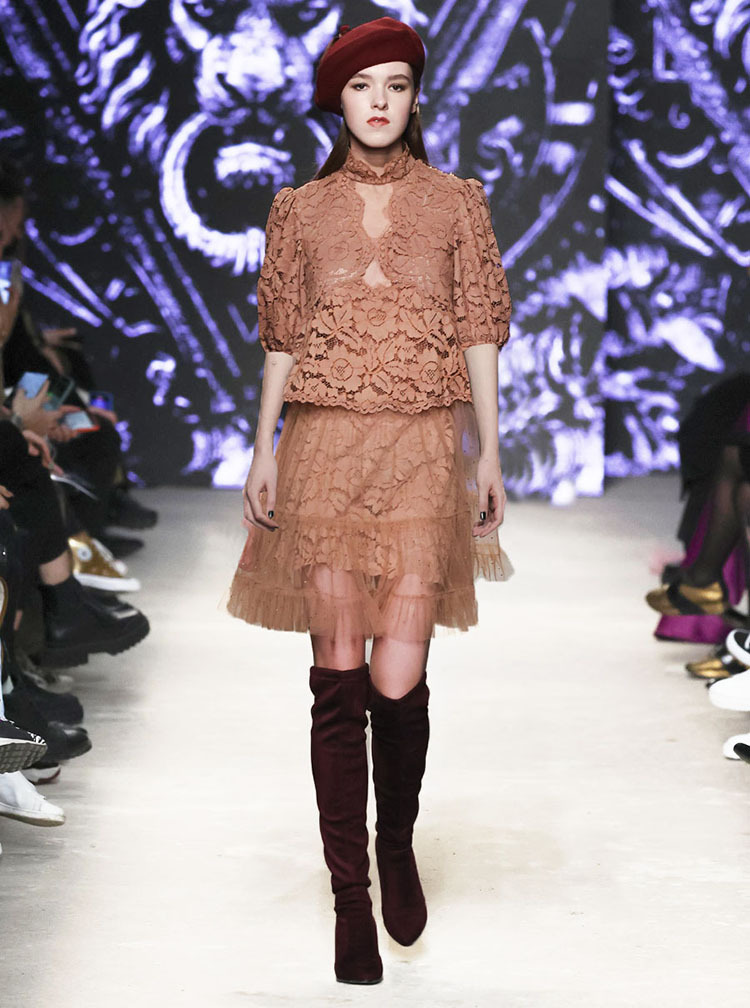 法式优雅2022年春夏时尚名模走秀款女装高级感花骨蕾丝连衣裙显瘦