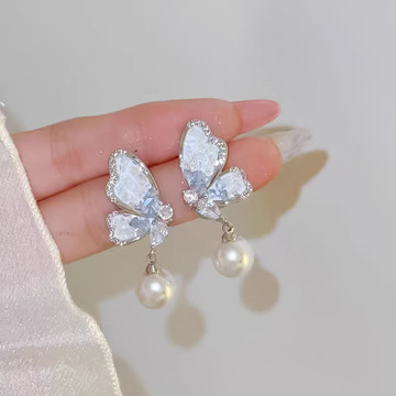 水晶蝴蝶优雅耳钉女时尚百搭珍珠耳坠小众设计轻奢高级感气质耳饰