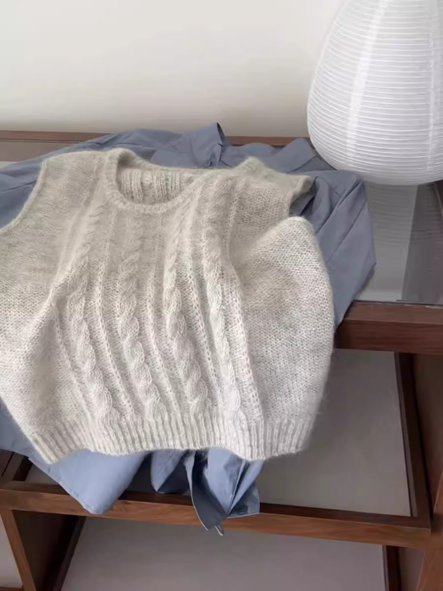 法式灰色针织马甲女春秋无袖坎肩毛衣背心叠穿显瘦外搭外穿上衣秋