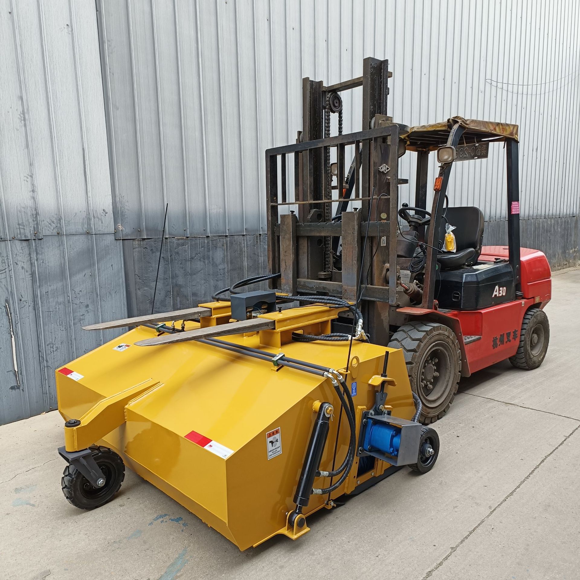 叉车改装封闭式清扫器 前进式扫地机 清扫道路尘土砂石 厂家直营