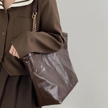简约时尚大容量通勤托特包女纯色链条单肩包手提包装电脑上课包包