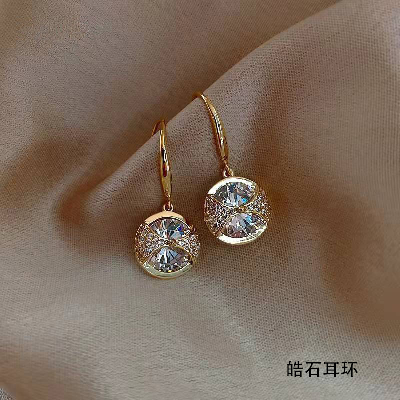 Sterling Silver Needle Earrings High Quality Wholesale Temperament South Korea High Sense Socialite Earrings Retro Minority Ear Studs