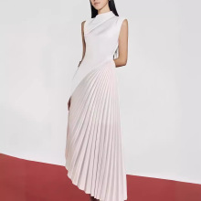 越南小众设计感不规则百褶裙连衣裙女2024半高领时尚优雅礼服长裙