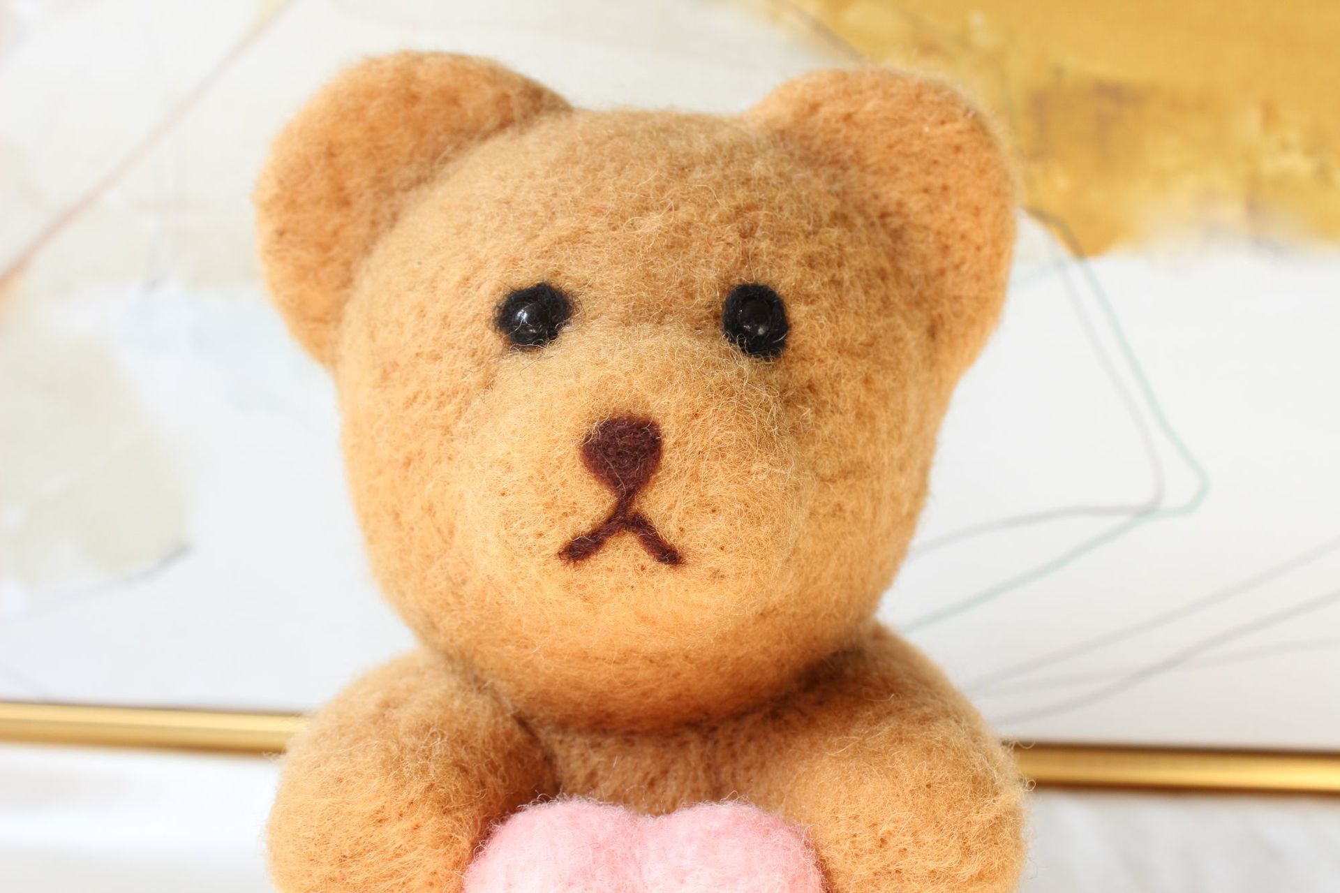 羊毛毡戳戳乐纯手工成品办公家具摆件装饰玩偶抱心小熊