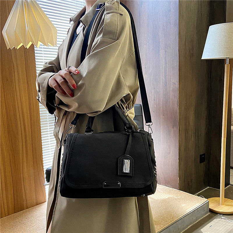 蓝酷奇2021秋冬新款铆钉手提复古女包邮差包女士大包单肩斜挎包潮