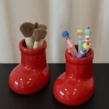 高颜值阿童木小红靴陶瓷创意桌面摆件花瓶装饰品笔筒化妆刷收纳筒