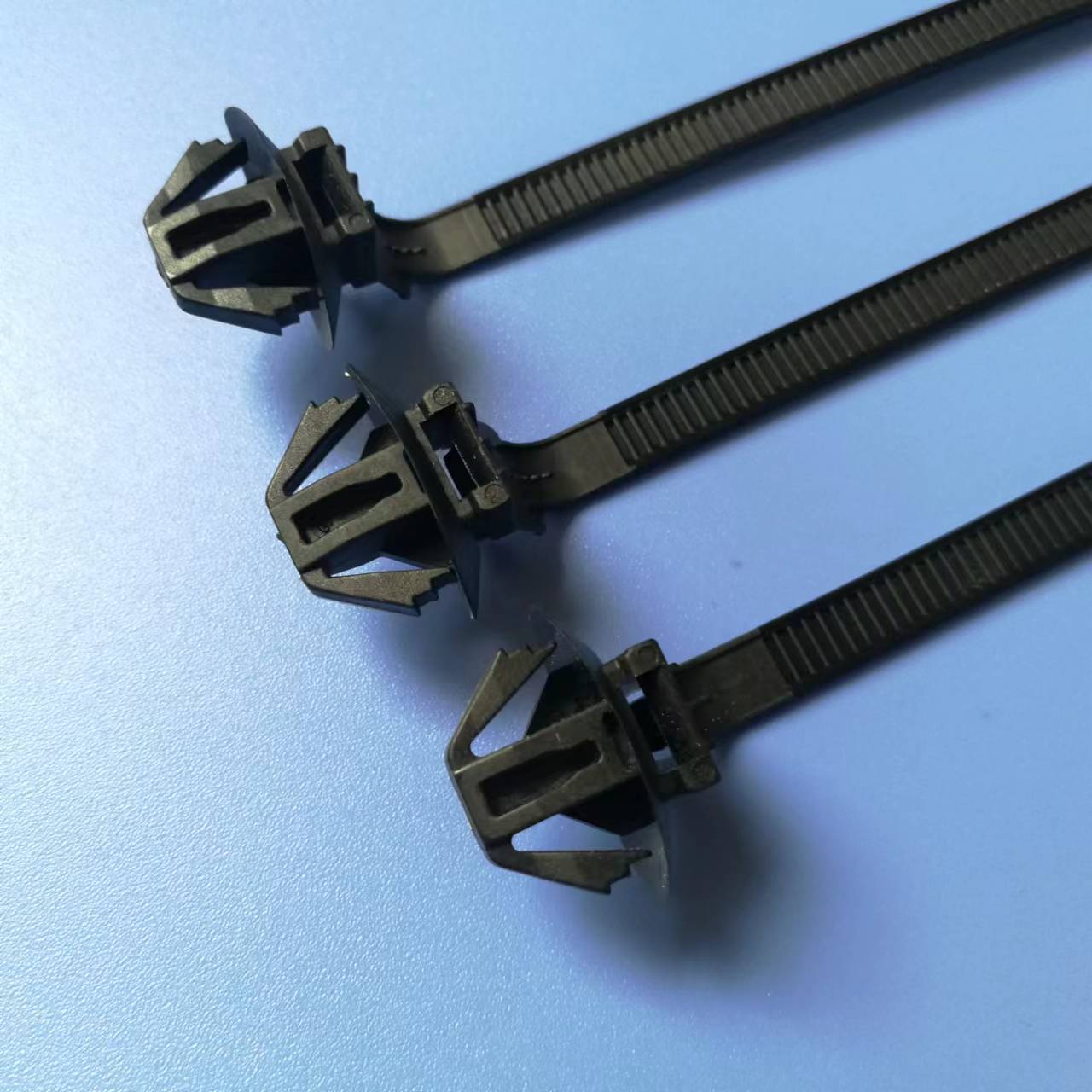 扎带汽车束线带9973 适用孔径7*12mm 插销式束线带-阿里巴巴