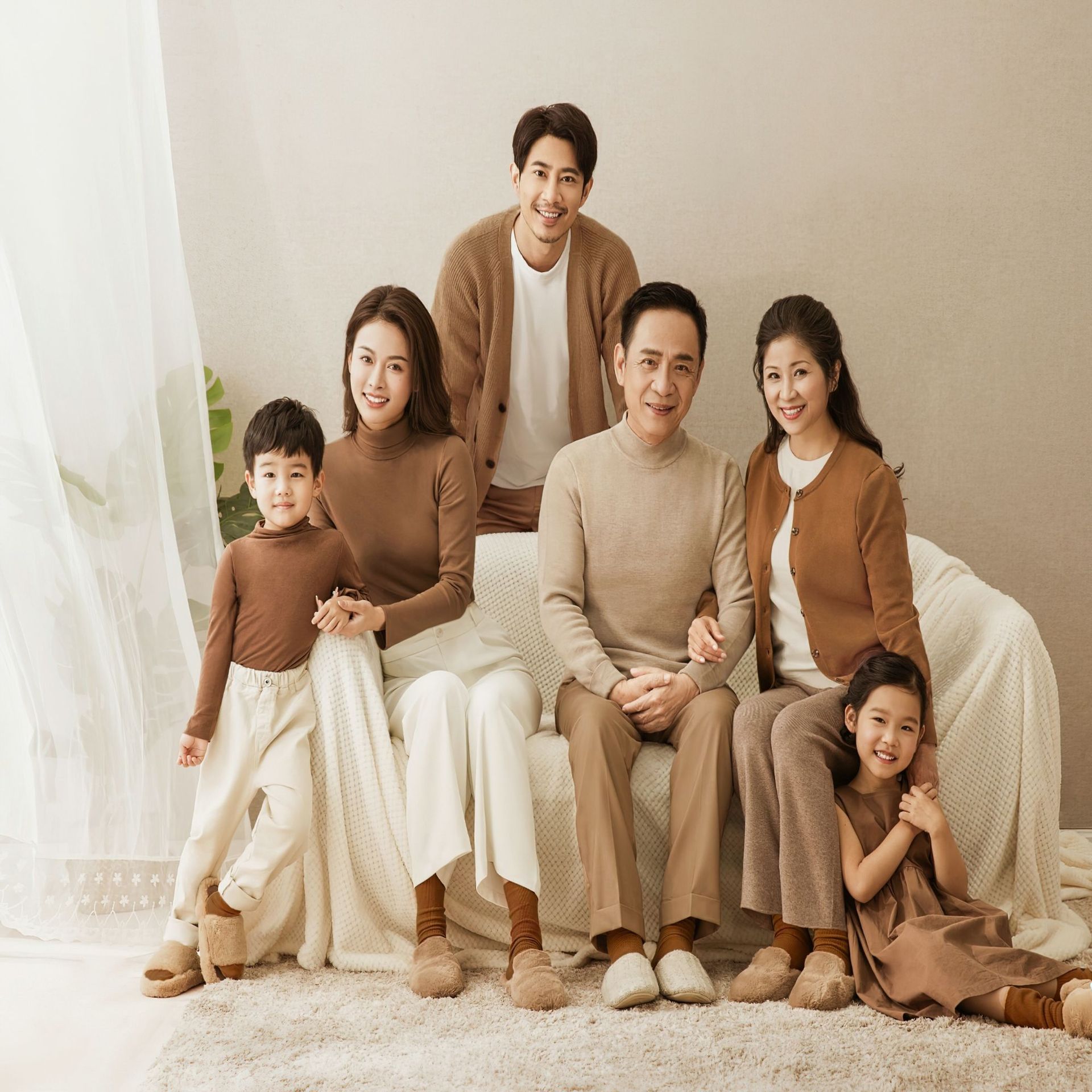 新款全家福亲子照主题服装影楼一家六口室内家居服咖啡色毛衣套装