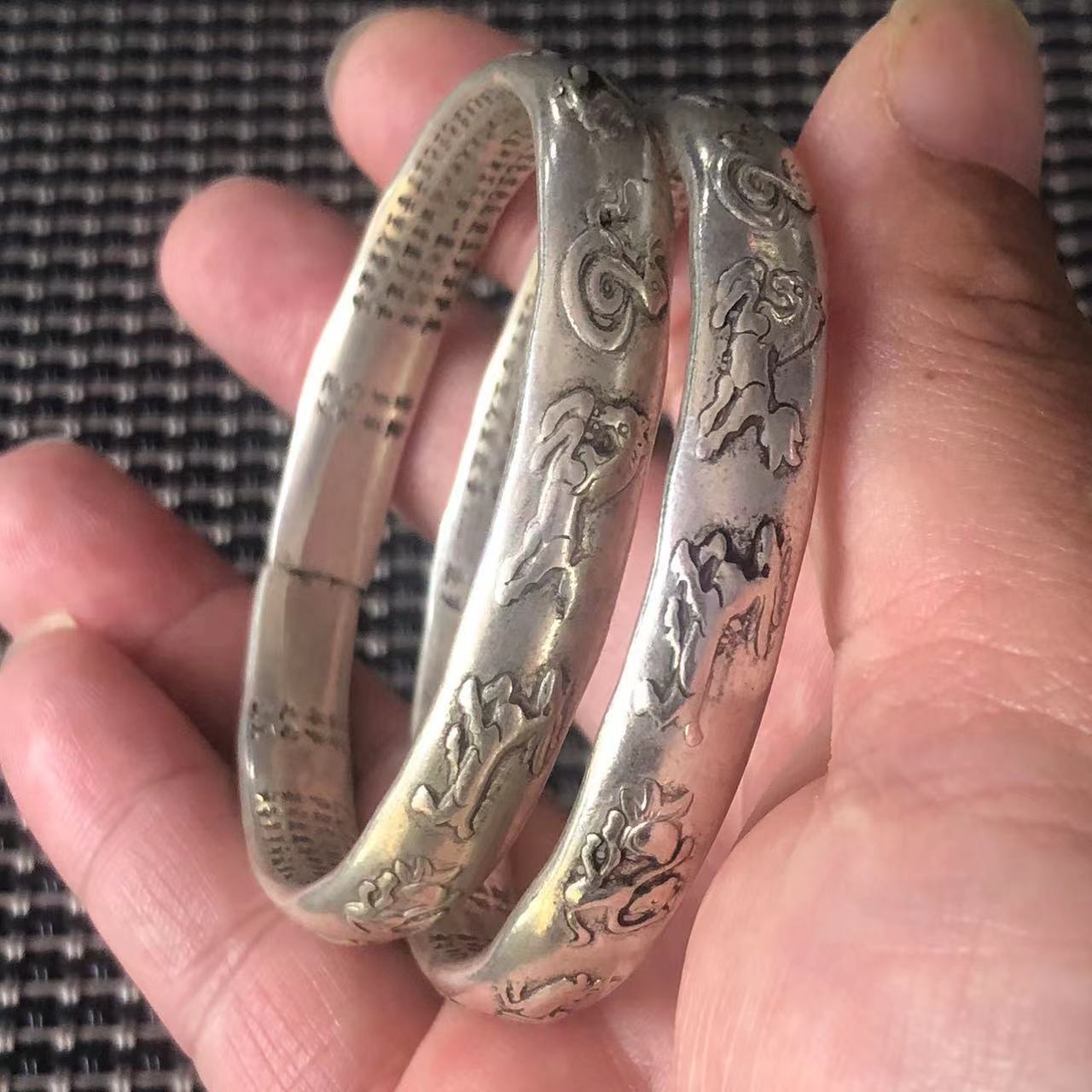 复古苗银藏银雕花镯子民族风十二生肖开口花纹浮雕图腾镀银手镯