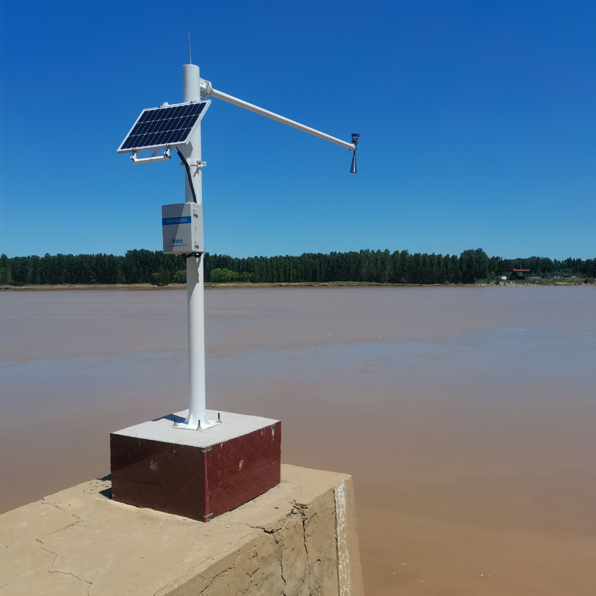 户外风光互补监控立杆农业气象站监测立杆太阳能雨量计雷达监测杆