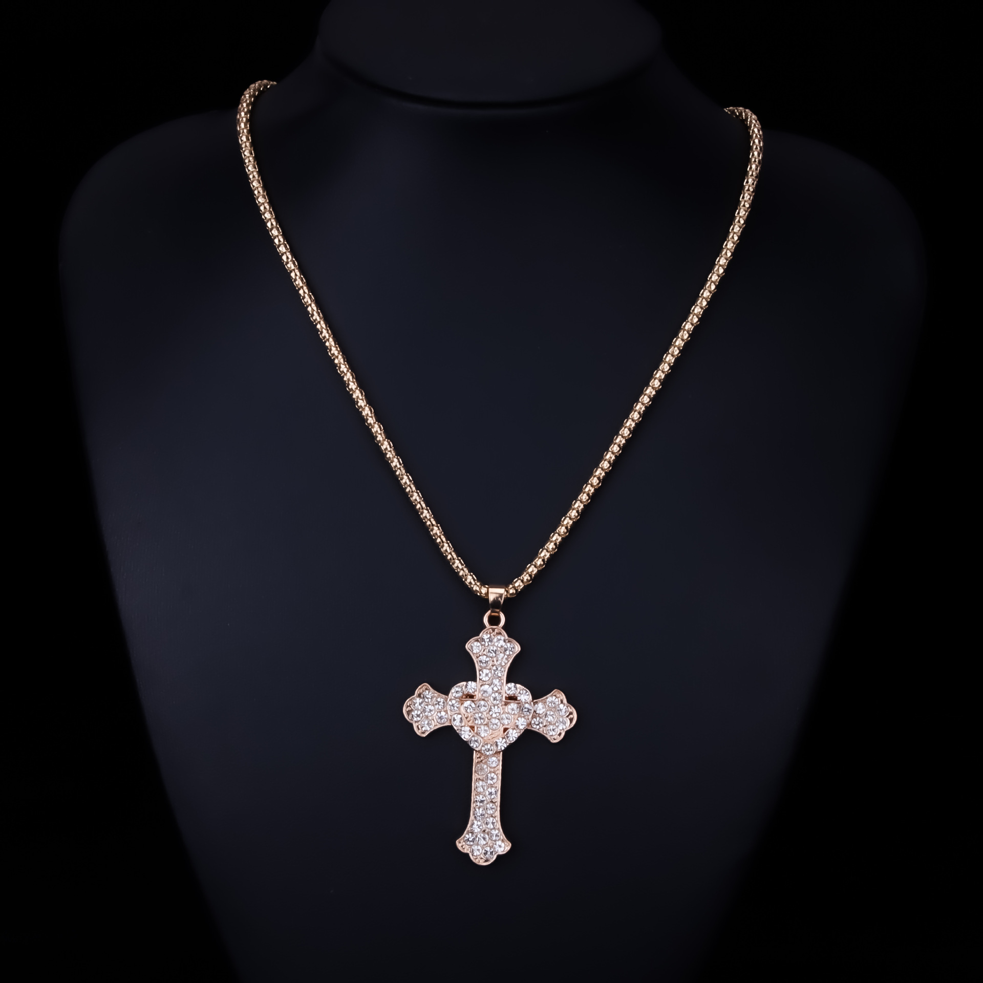 跨境新品配饰夸张嘻哈项链心形十字架满钻项链创意配饰吊坠