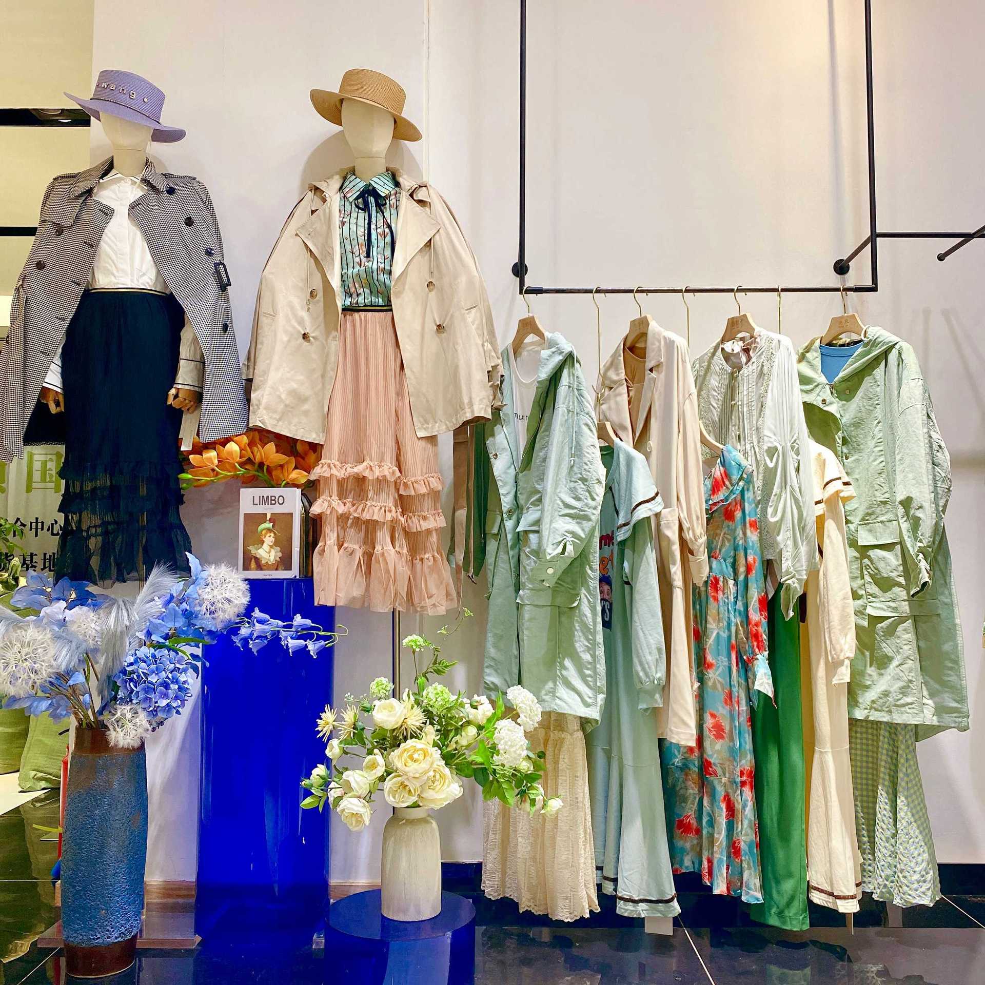 几禾21秋冬专柜女装 品牌大衣连衣裙羽绒服女装批发 库存折扣女装